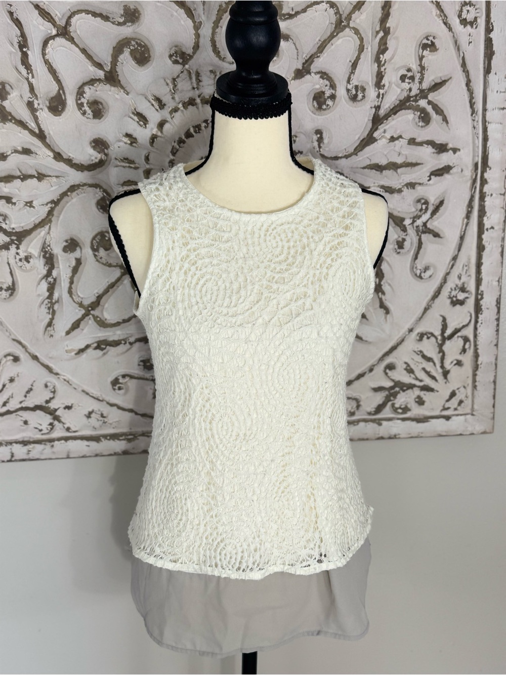 The Limited Lace Overlay Layered Tank Top – Women’s Medium
